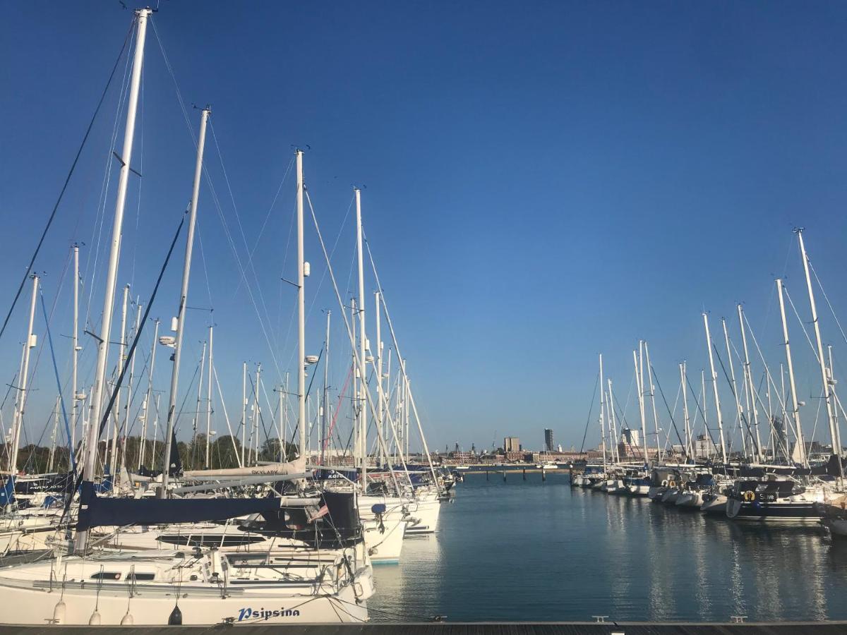 Stunning Marina Apartment Gosport Portsmouth Екстер'єр фото